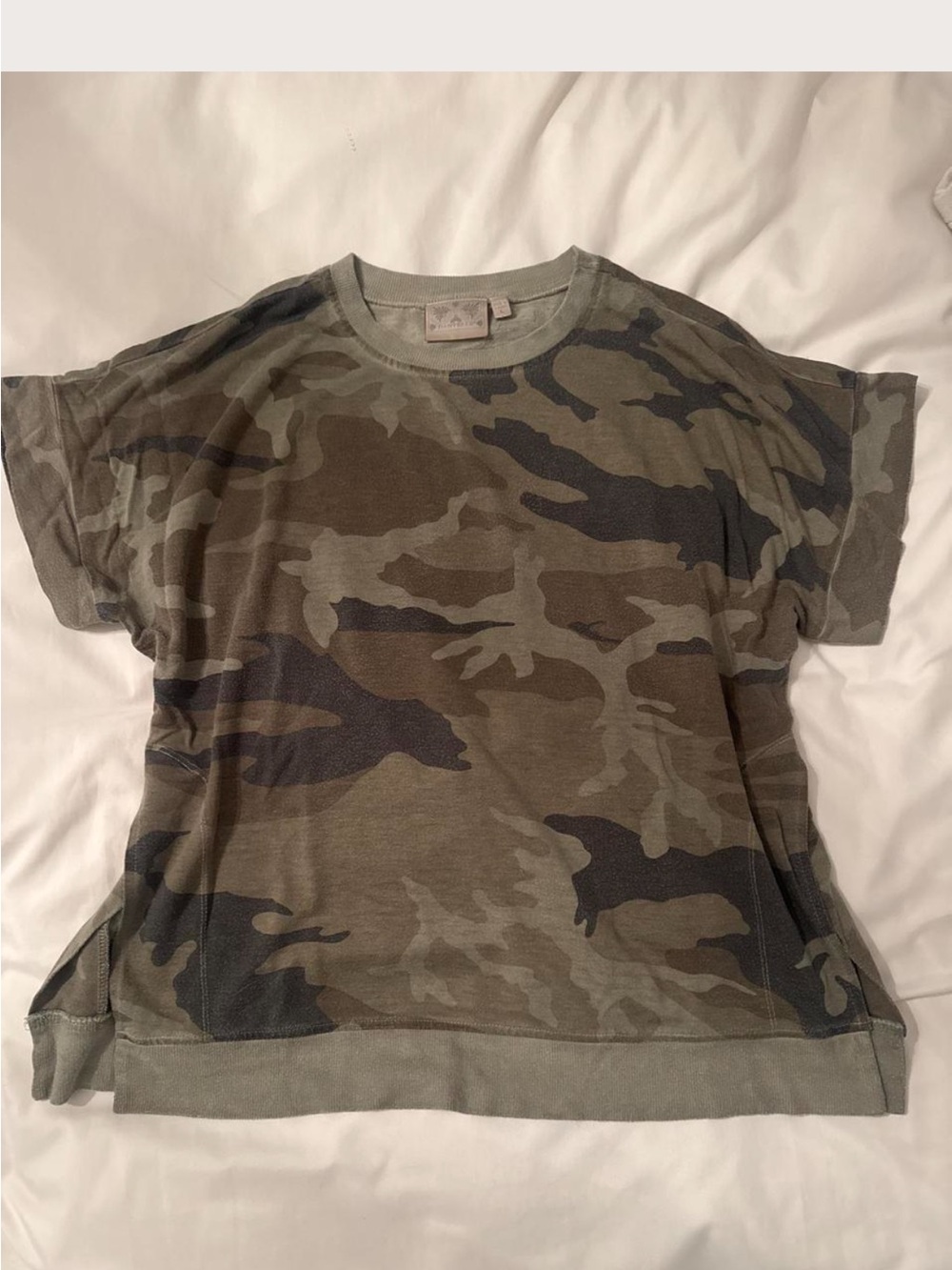 Casual Camo Short-Sleeve Women’s Shirt - Olive Green